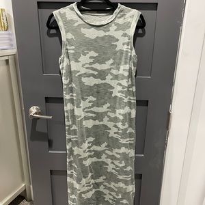 Universal threads camo print dress, mid calf length